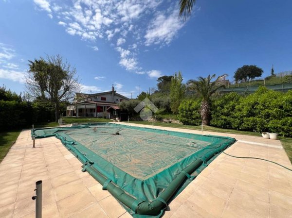 casa indipendente in vendita ad Enna in zona Pergusa