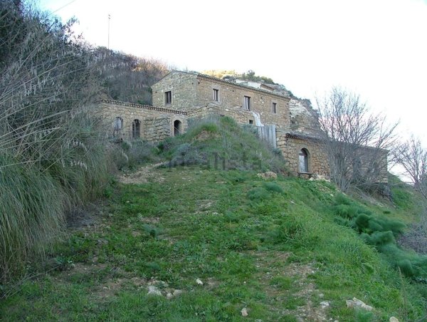 casa indipendente in vendita ad Enna in zona Pergusa