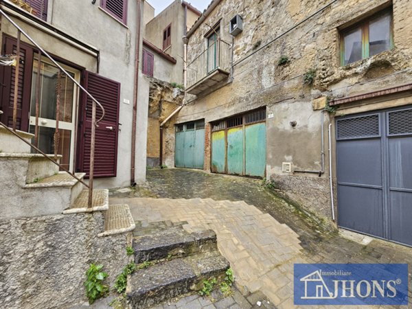 casa indipendente in vendita ad Enna in zona Enna Alta