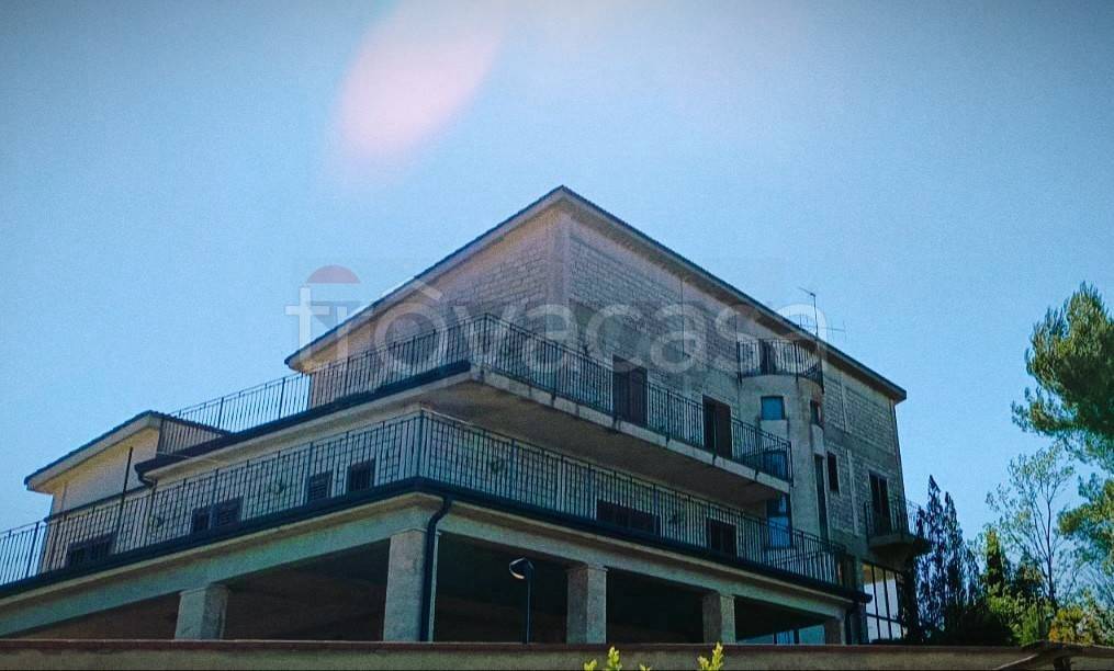casa indipendente in vendita ad Enna in zona Pergusa