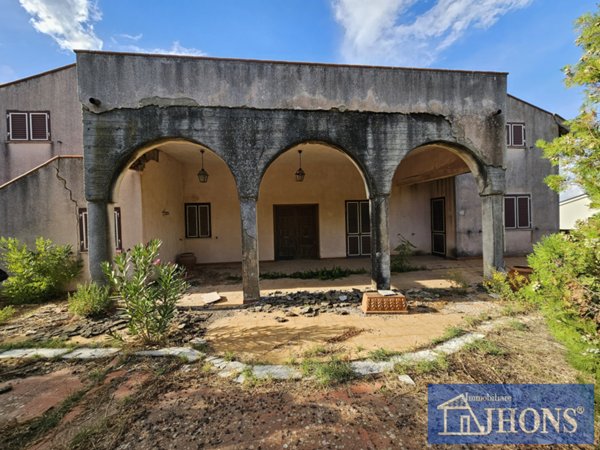 casa indipendente in vendita ad Enna in zona Pergusa