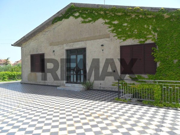 casa indipendente in vendita ad Enna in zona Pergusa