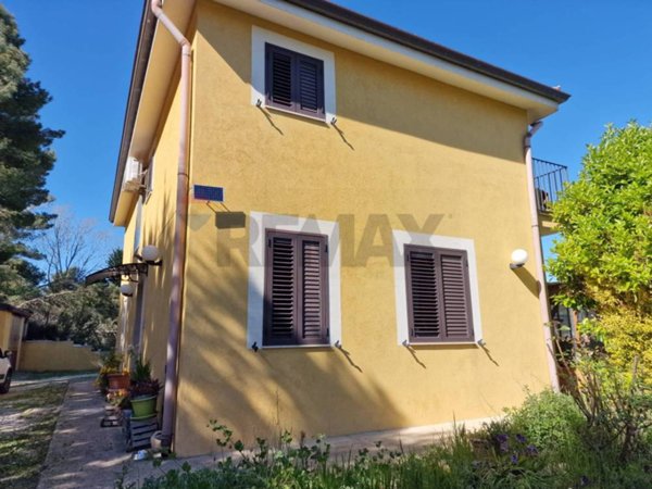 casa indipendente in vendita ad Enna in zona Pergusa