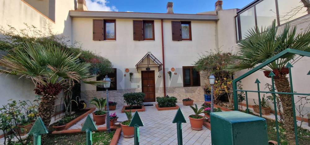 casa indipendente in vendita ad Enna in zona Sant'Anna / Enna Bassa