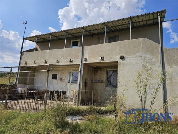 casa indipendente in vendita ad Enna in zona Pergusa