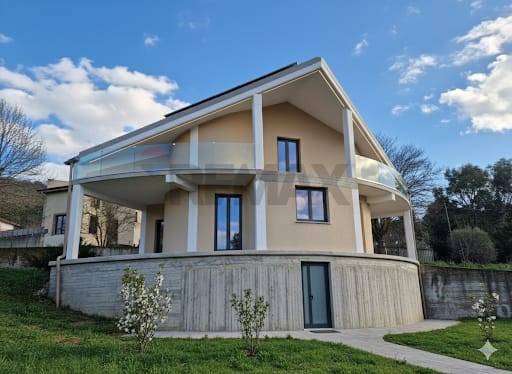 casa indipendente in vendita ad Enna in zona Pergusa
