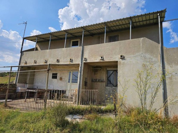 casa indipendente in vendita ad Enna in zona Pergusa