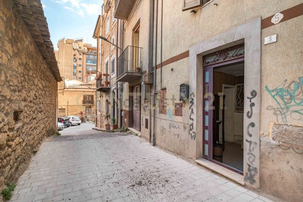 casa indipendente in vendita ad Enna in zona Enna Alta