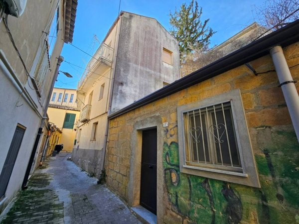 casa indipendente in vendita ad Enna in zona Enna Alta