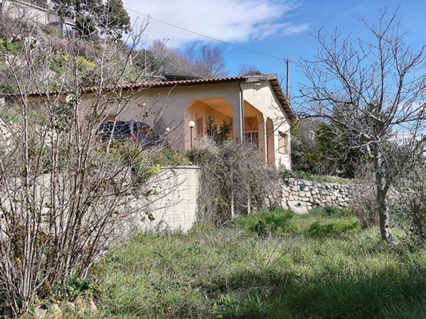 casa indipendente in vendita ad Enna in zona Sant'Anna / Enna Bassa