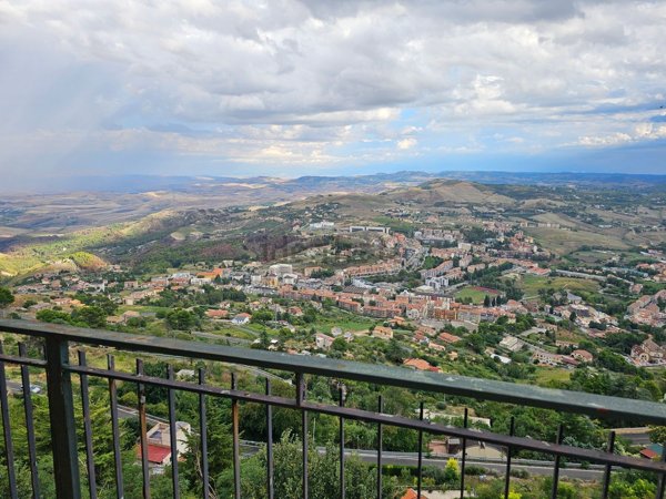 appartamento in vendita ad Enna in zona Sant'Anna / Enna Bassa