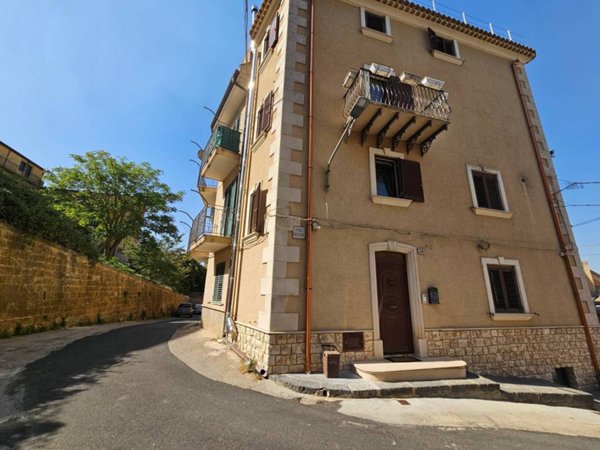 casa indipendente in vendita ad Enna in zona Enna Alta