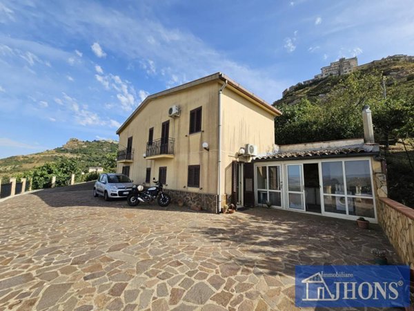casa indipendente in vendita ad Enna in zona Enna Alta