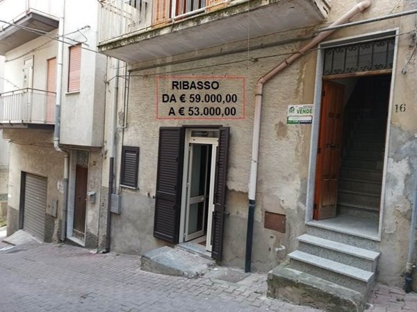 casa indipendente in vendita a Leonforte