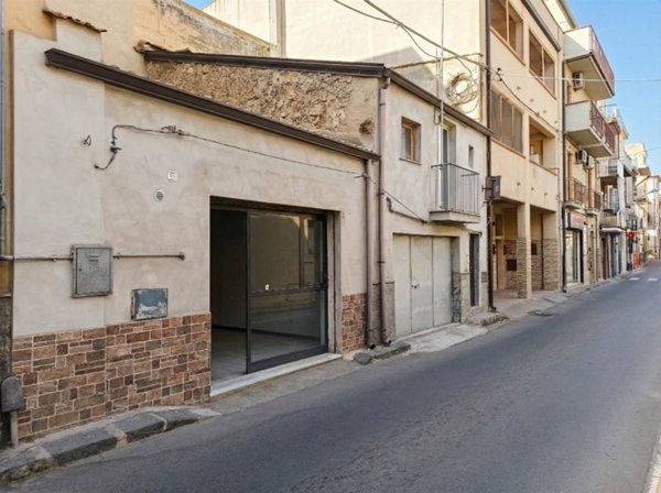 negozio in vendita a Leonforte