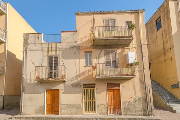 casa indipendente in vendita a Leonforte