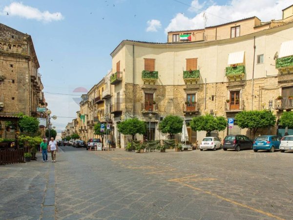 casa indipendente in vendita a Leonforte