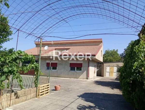 casa indipendente in vendita a Leonforte