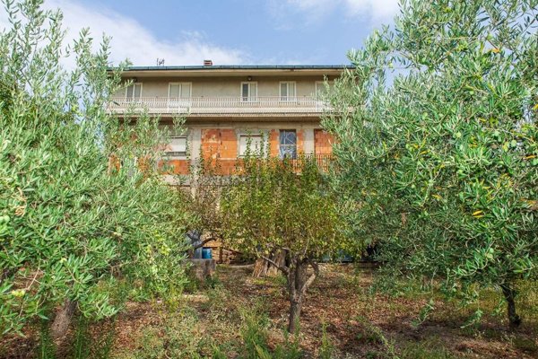 casa indipendente in vendita a Leonforte