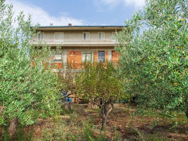 casa indipendente in vendita a Leonforte