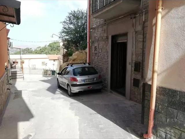 casa indipendente in vendita a Nicosia