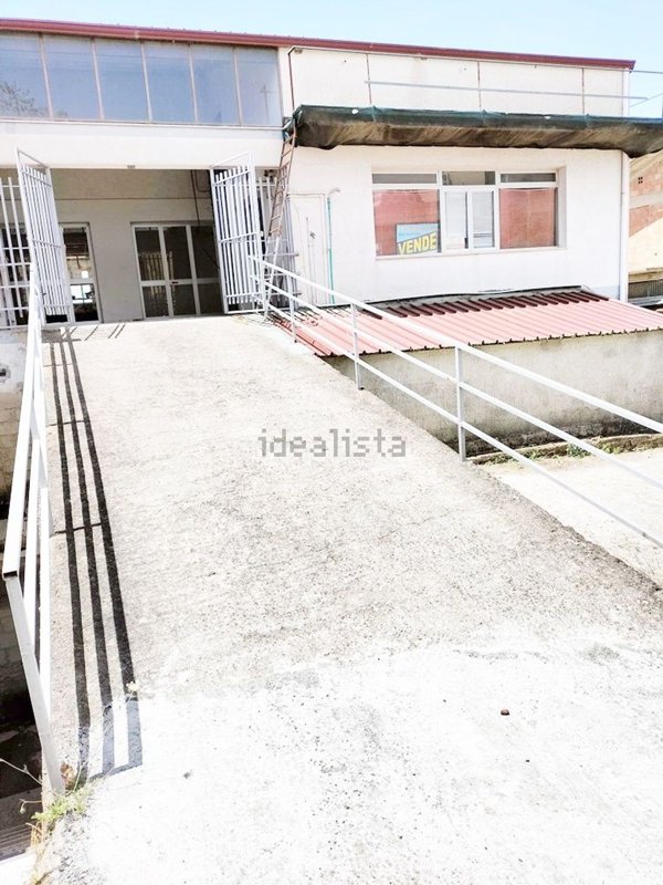 locale commerciale in vendita a Nicosia