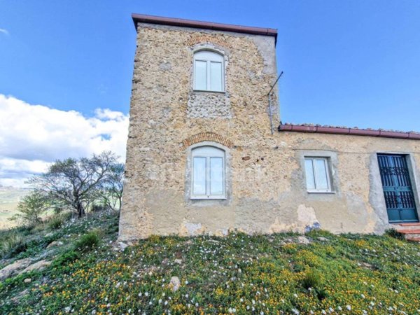 casa indipendente in vendita a Nissoria