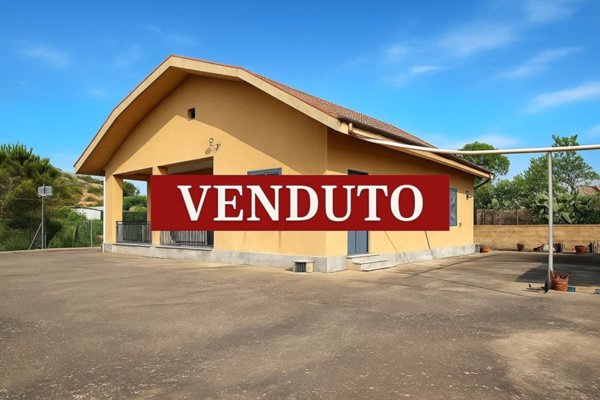casa indipendente in vendita a Nissoria
