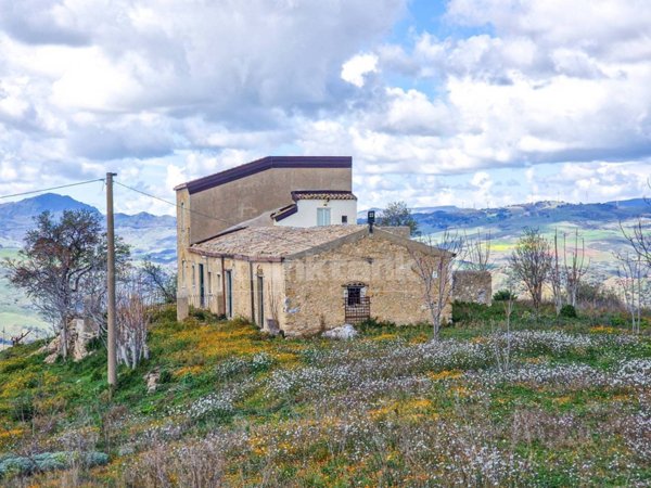 casa indipendente in vendita a Nissoria