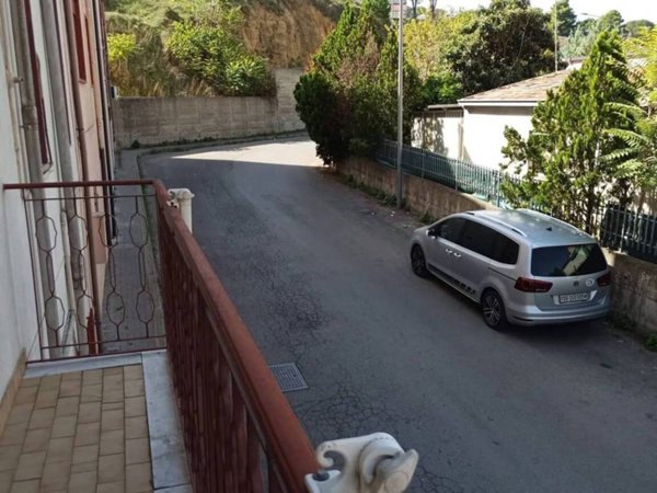 appartamento in vendita a Piazza Armerina in zona Azzolina