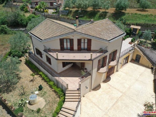 casa indipendente in vendita a Piazza Armerina