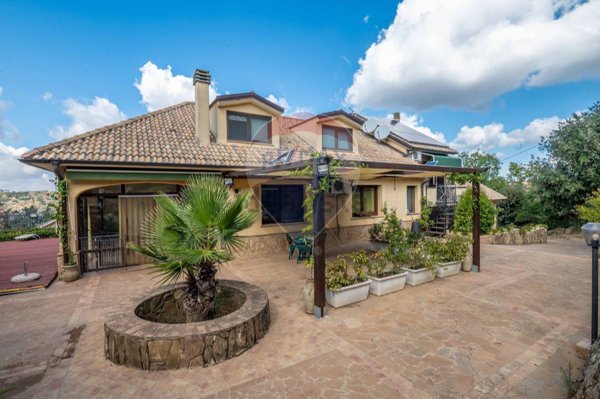 casa indipendente in vendita a Piazza Armerina