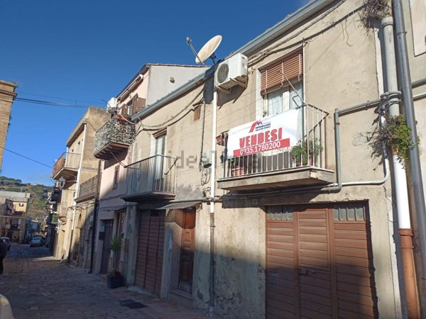 appartamento in vendita a Piazza Armerina in zona Azzolina