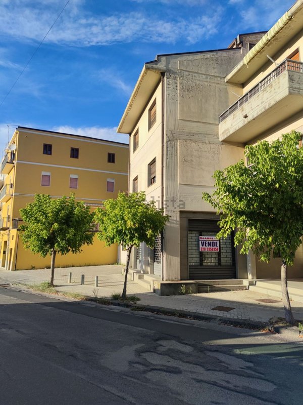 locale commerciale in vendita a Piazza Armerina