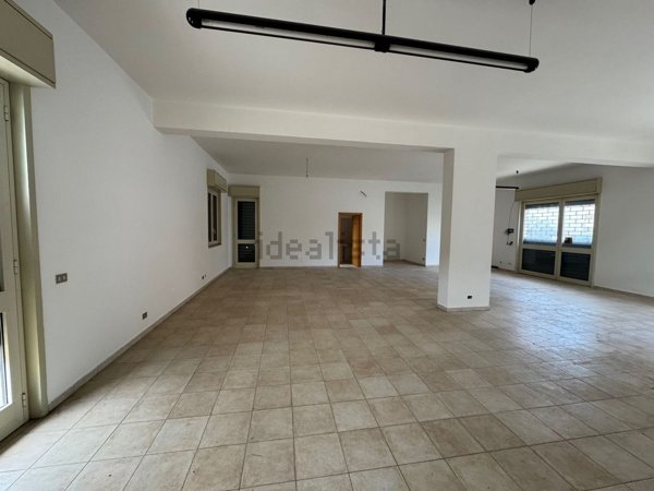 locale commerciale in vendita a Piazza Armerina in zona Santa Croce