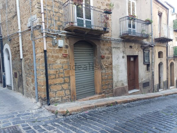 locale commerciale in vendita a Piazza Armerina