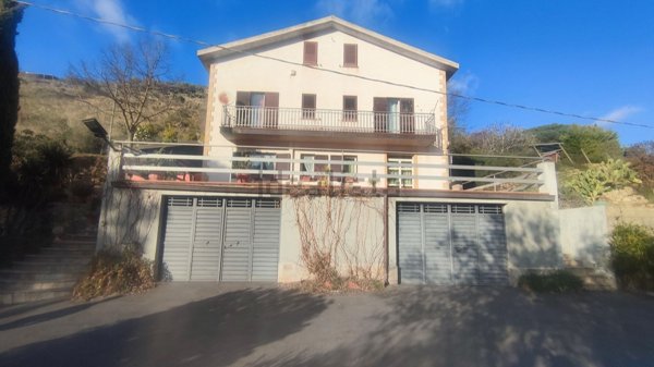 casa indipendente in vendita a Piazza Armerina