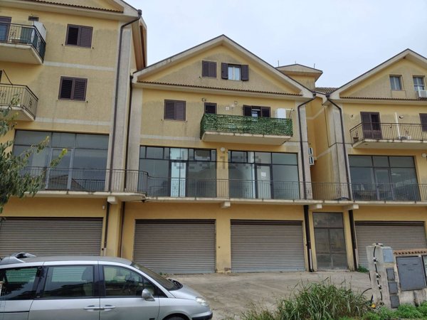 locale commerciale in vendita a Piazza Armerina