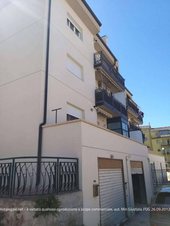 appartamento in vendita a Piazza Armerina in zona Azzolina