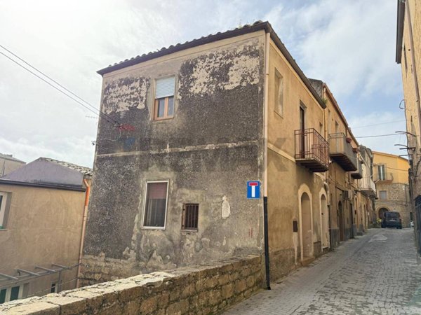 casa indipendente in vendita a Piazza Armerina in zona Azzolina