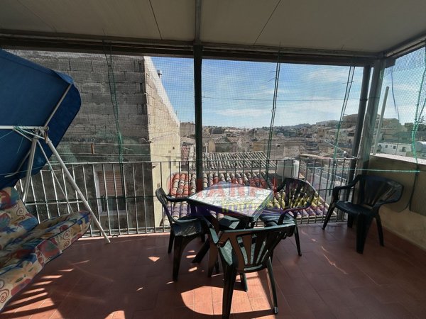 appartamento in vendita a Piazza Armerina in zona Azzolina