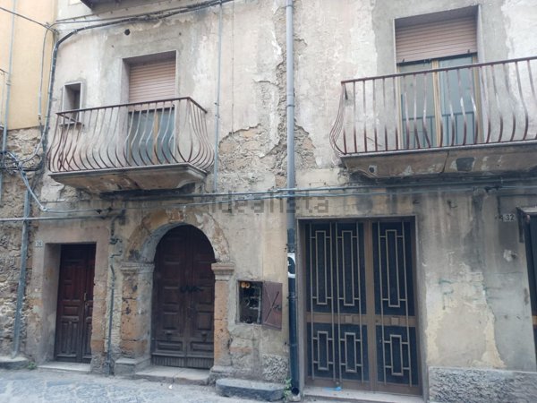 appartamento in vendita a Piazza Armerina in zona Azzolina