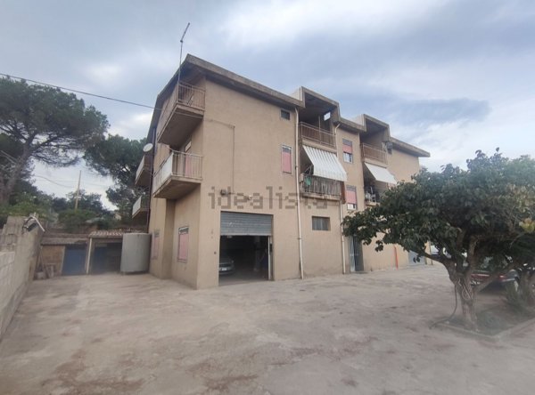 appartamento in vendita a Piazza Armerina in zona Azzolina