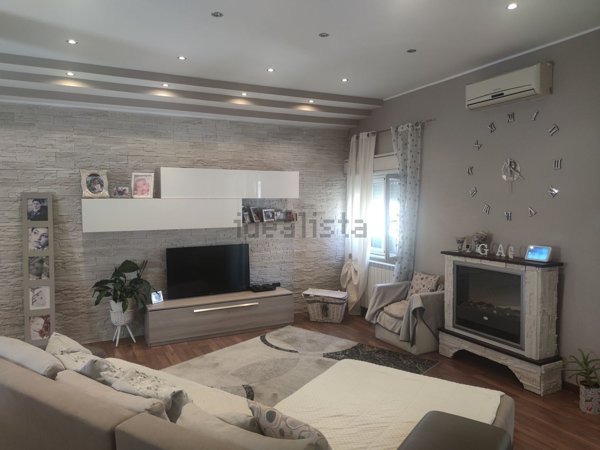 appartamento in vendita a Piazza Armerina in zona Azzolina