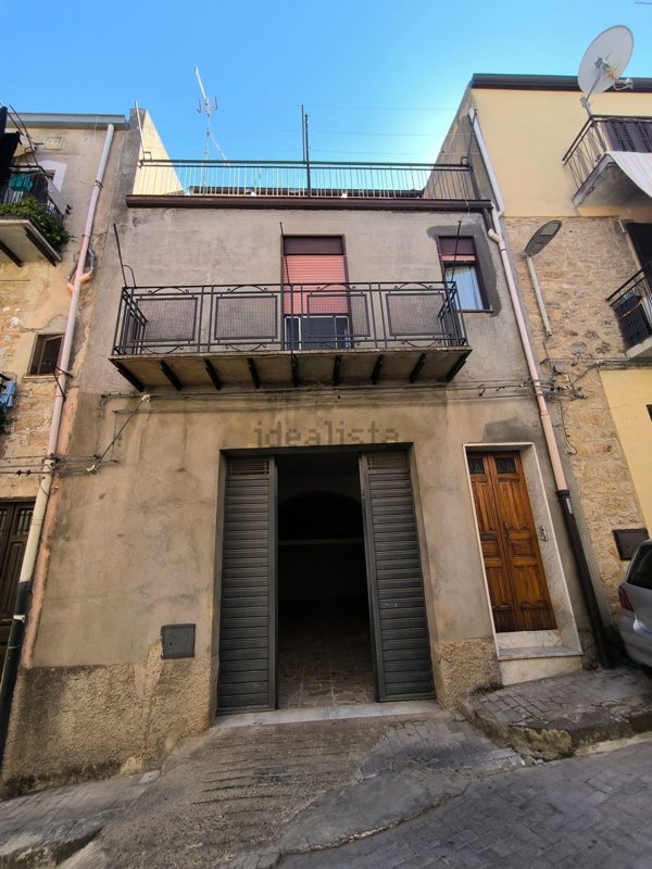 appartamento in vendita a Piazza Armerina in zona Azzolina