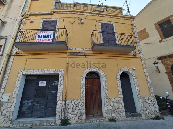 casa indipendente in vendita a Piazza Armerina in zona Azzolina