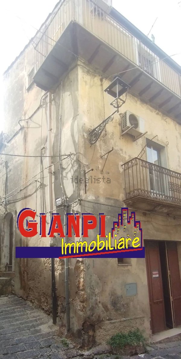 casa indipendente in vendita a Piazza Armerina in zona Azzolina