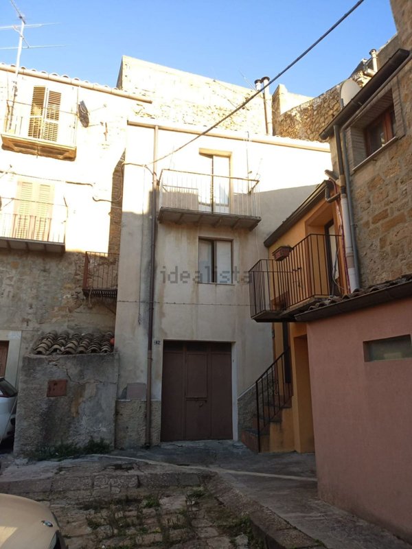 appartamento in vendita a Piazza Armerina in zona Azzolina