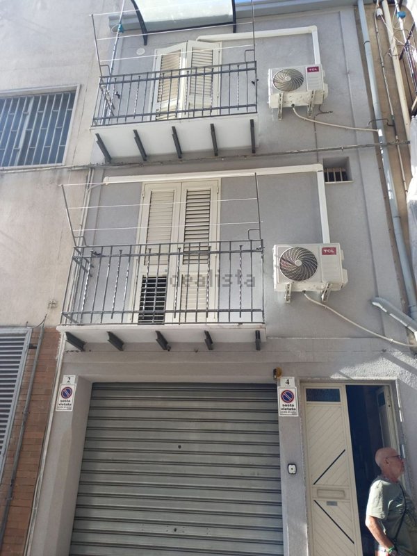 casa indipendente in vendita a Piazza Armerina in zona Azzolina