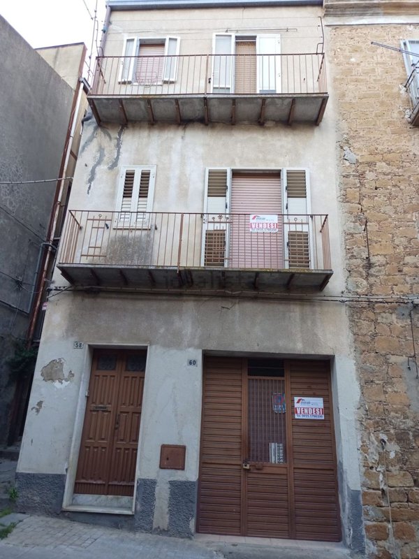 casa indipendente in vendita a Piazza Armerina in zona Azzolina